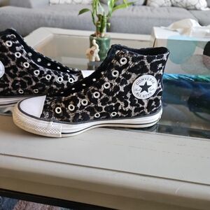 Girls 3.5 converse shoes